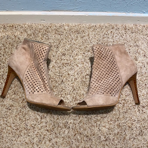 Audrey Brooke tan peep toe heeled booties size 6.5 - Picture 3 of 11